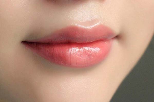 Các biến chứng khi xăm môi và cách phòng tránh