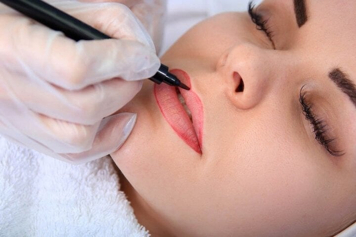 Chăm Sóc Môi Sau Khi Phun Xăm: Những Điều Bạn Cần Biết