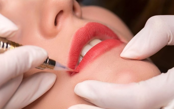 Đau đớn khi gặp tai nạn xăm môi thẩm mỹ