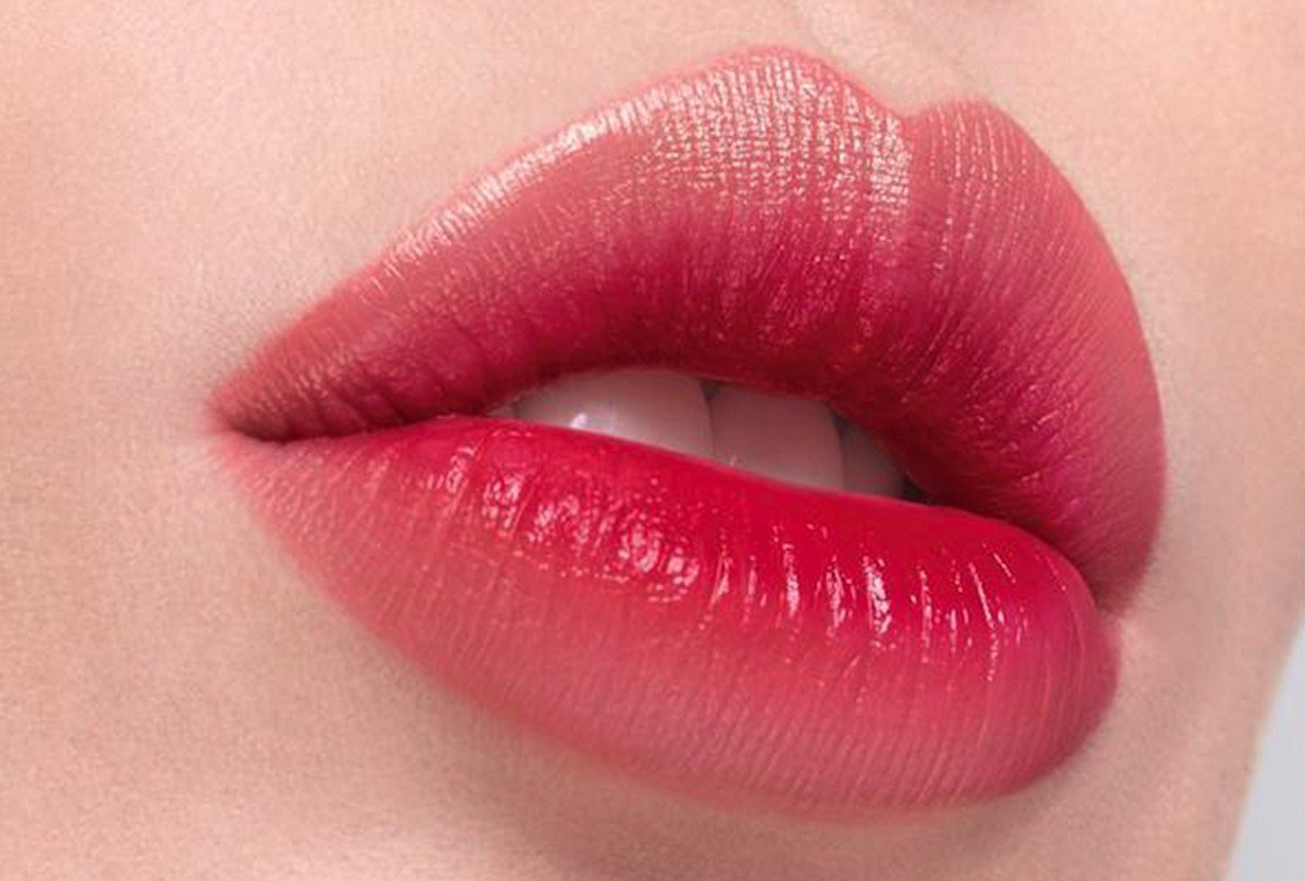 Đau đớn khi xăm môi bị sưng