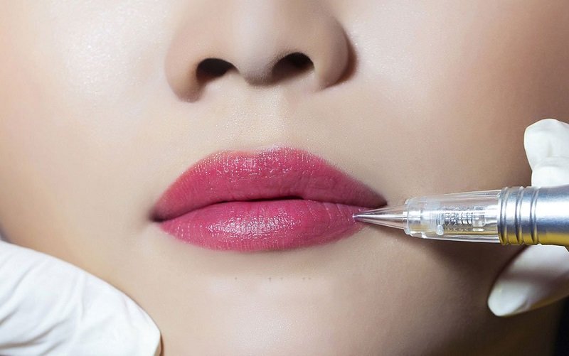 Khủng hoảng khi không biết chọn loại mực xăm môi