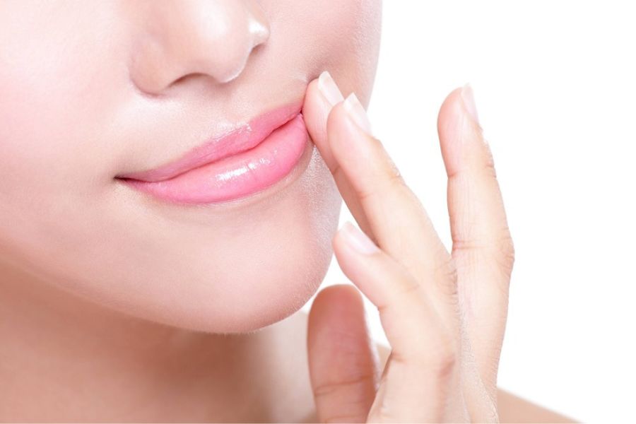 Phun môi phủ bóng collagen Bí mật cho đôi môi căng mọng, quyến rũ