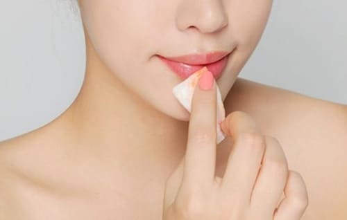 Tuyệt với chăm sóc môi sau khi phun xăm để tránh nhiễm trùng