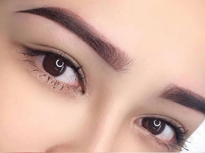 Sợ Đau Và Khó Chịu Trong Quá Trình Phun Chân Mày: Những Điều Bạn Cần Biết