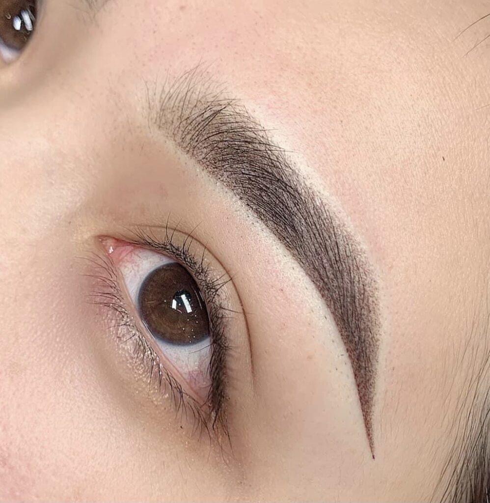 Sợ Đau Và Khó Chịu Trong Quá Trình Phun Chân Mày: Những Điều Bạn Cần Biết